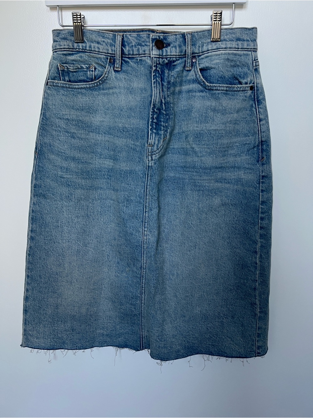 a.n.a Classic women’s Denim Skirt in Light Blue size 6 high rise